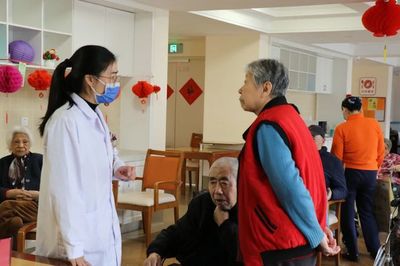 醫生在身旁，硬核托起健康“夕陽紅”——記社區健康咨詢服務的溫暖力量